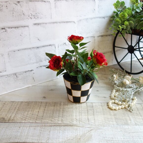 Checked Flower Pot Checks and Roses Decor Buffalo Check Flower Pot - Picture 5 of 7